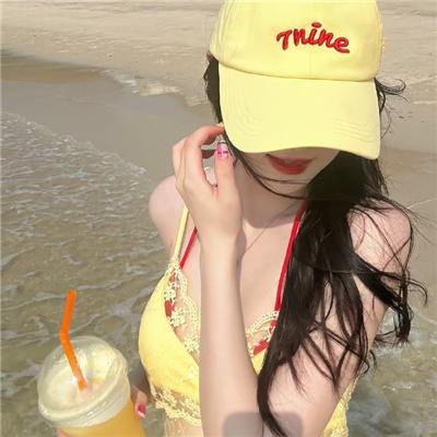 街上流行红裙子